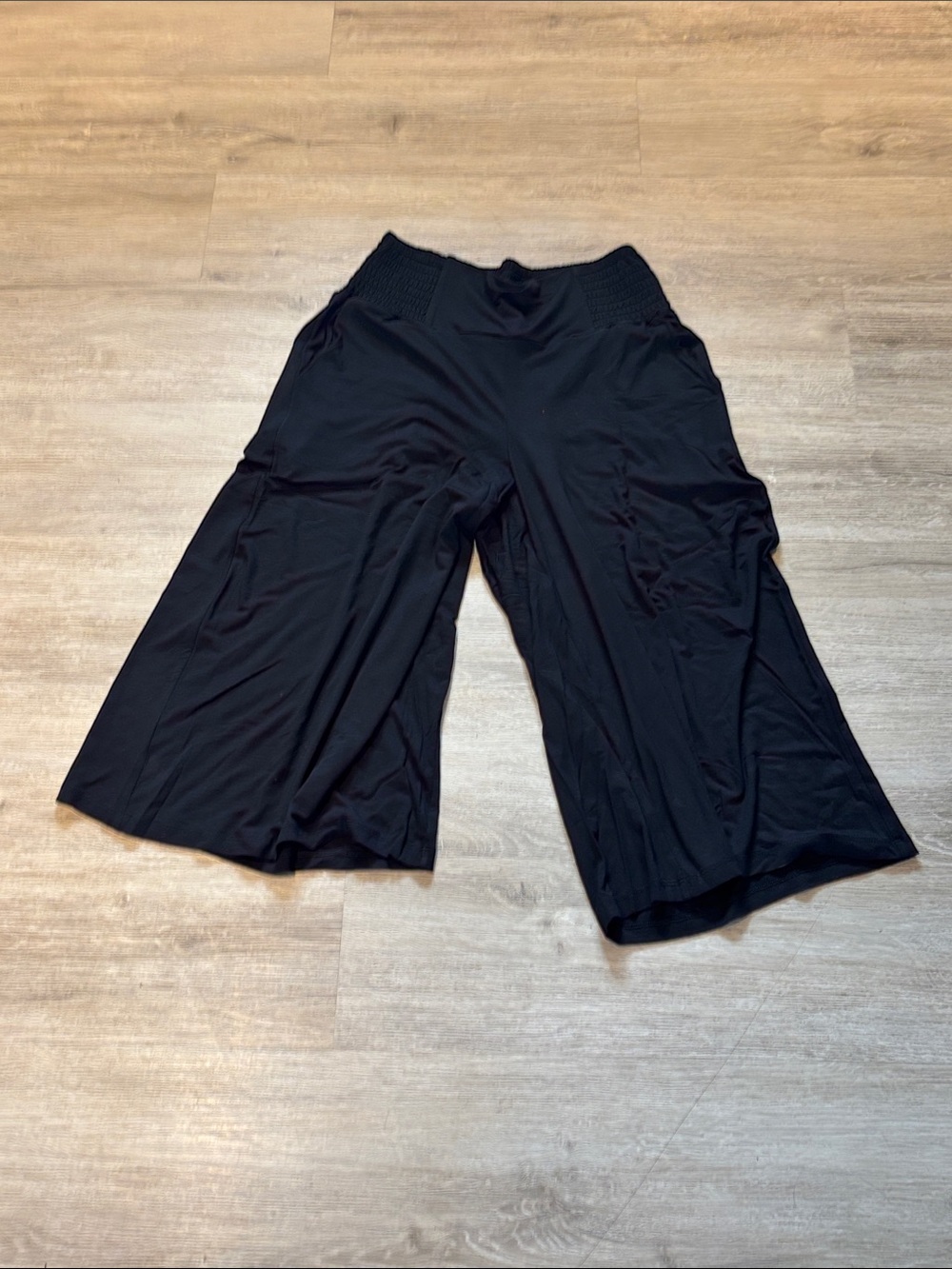 torrid Black Cropped Pull-on Wide Leg High Rise Smocked Pants‎